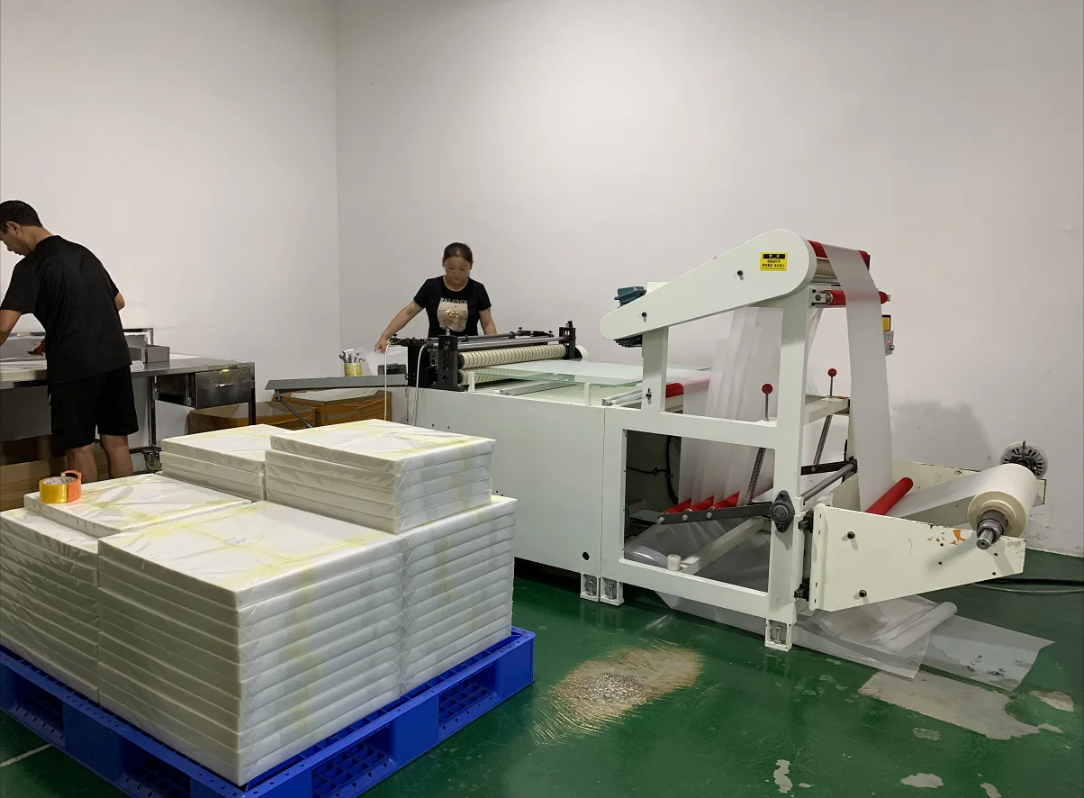 Guangzhou Qijun Dtf Hot Peel Film Roll T-shirt Digital Heat Transfer Dtf Pet Film Roll