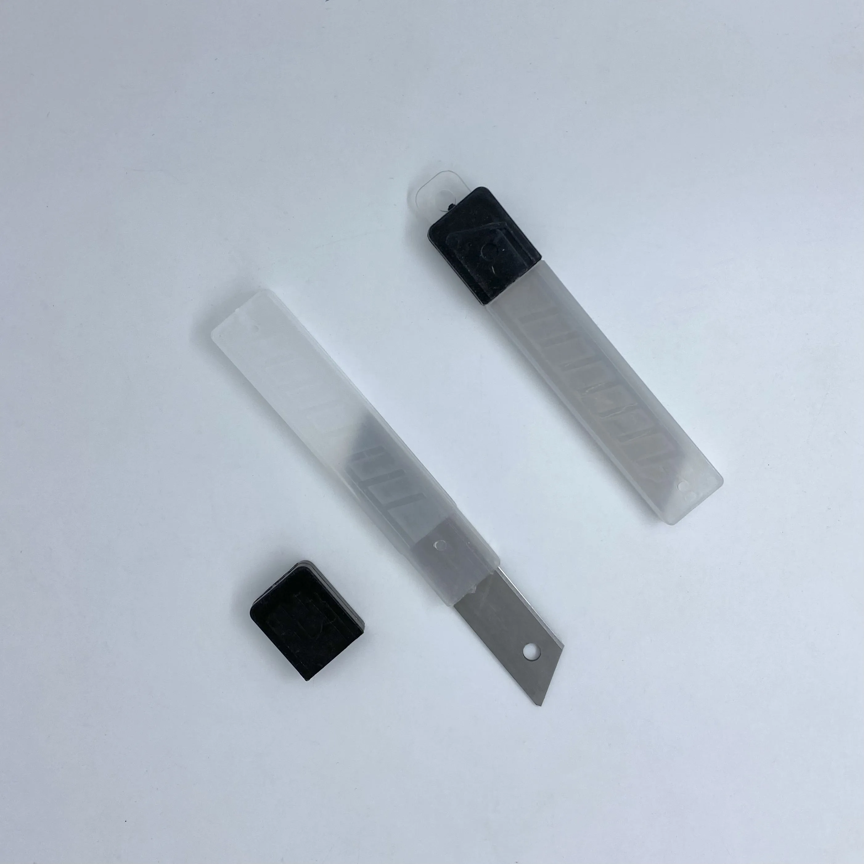 Low MOQ High Quality Retractable 18mm Utility Knife Set Plastic Handle Metal Blade Box Cutter Knife