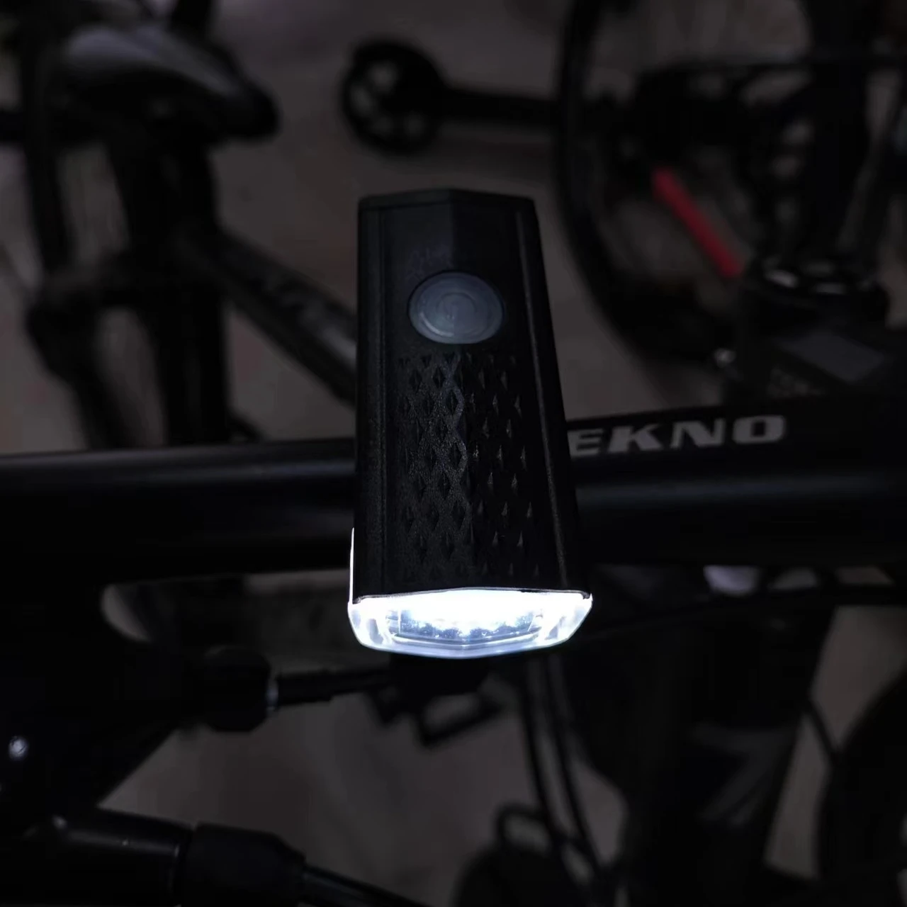 Hot Sales Mountain Bicycle Headlight Rechargeable Flashlight Riding Equipment Accessories Set Night Cycling Lights