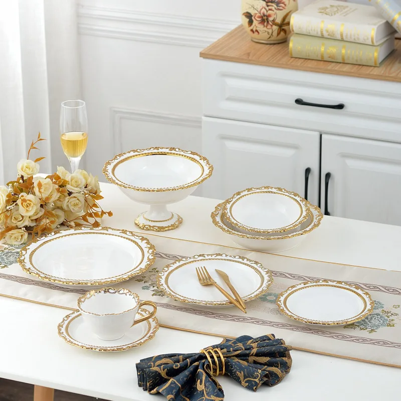 New Luxury Gold Rim Plates For Wedding Ceramic White Blank Dish Bone China Gold Dinner Set
