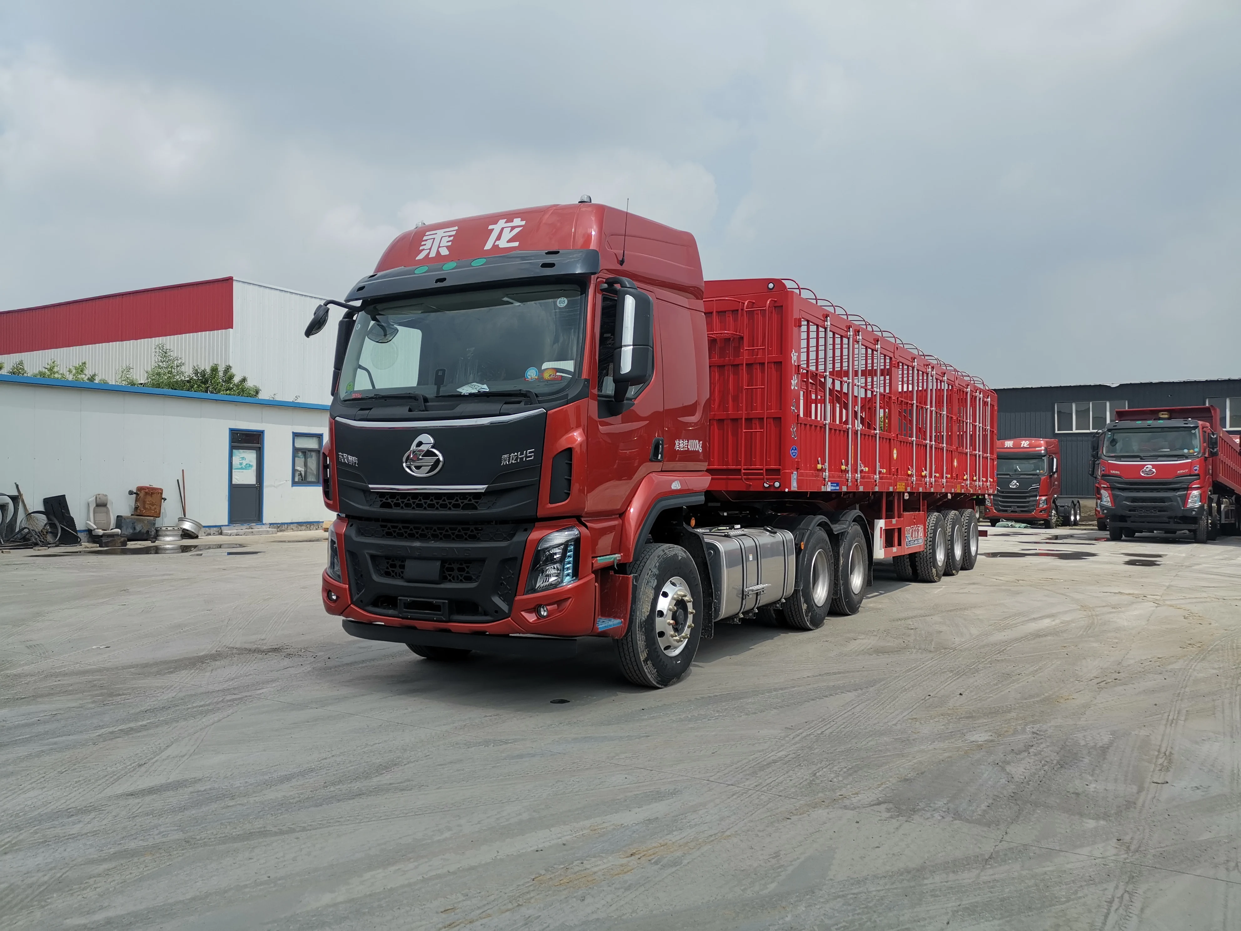 Low Price and High Quality Tractors Dongfeng Chenglong H5 6x4 Tractor Trucks with Customized Farm Tractor for Sale