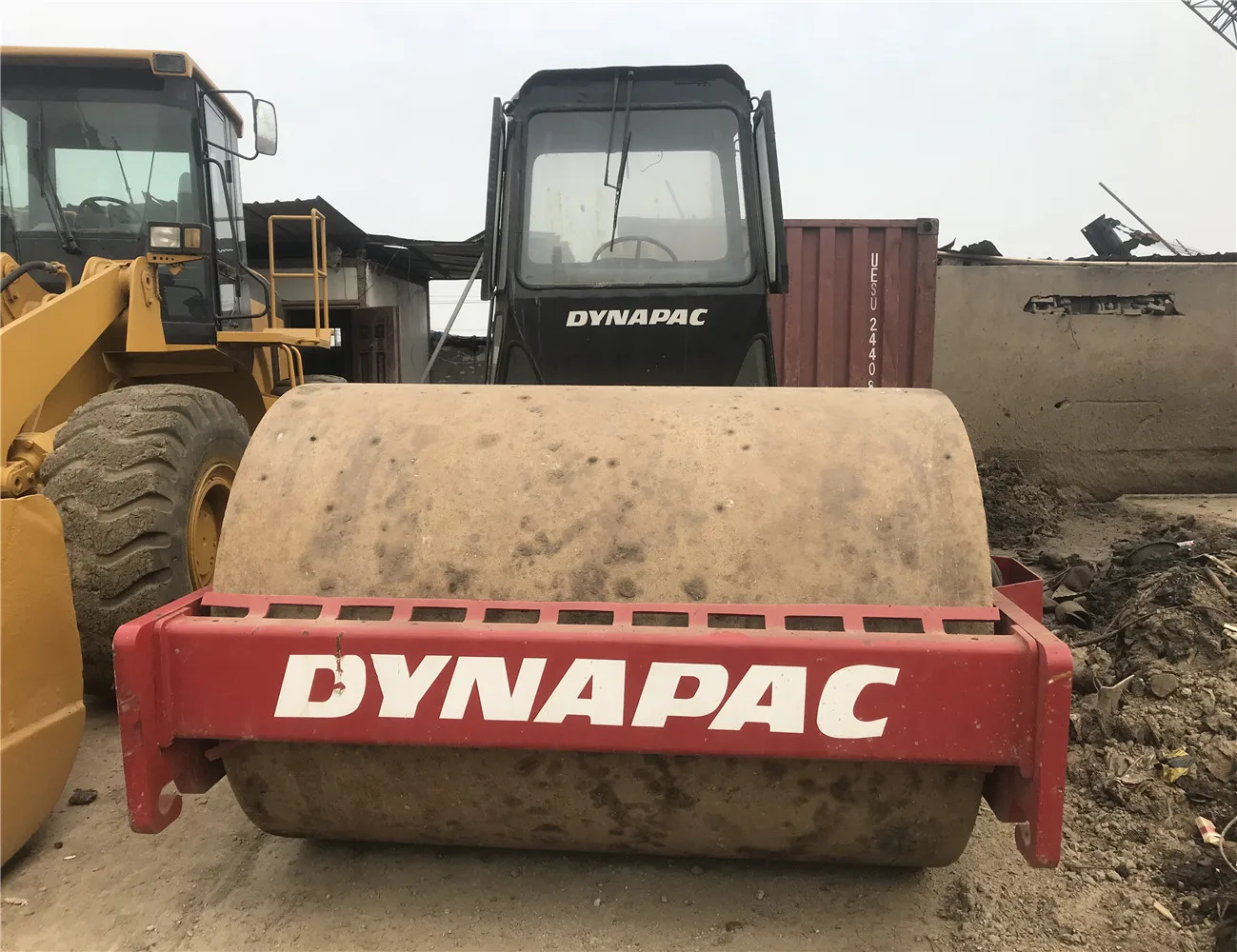 Б/у дорожный строительный аппарат Dynapac CA251 D однобарабанный Вибрационный каток уплотнитель трехколесный вибрирующий