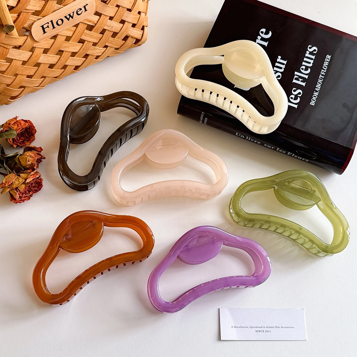 Dowell Korean Fashion High End Cloud Shape Jumbo Plastic Resin Elegant Hair Clips