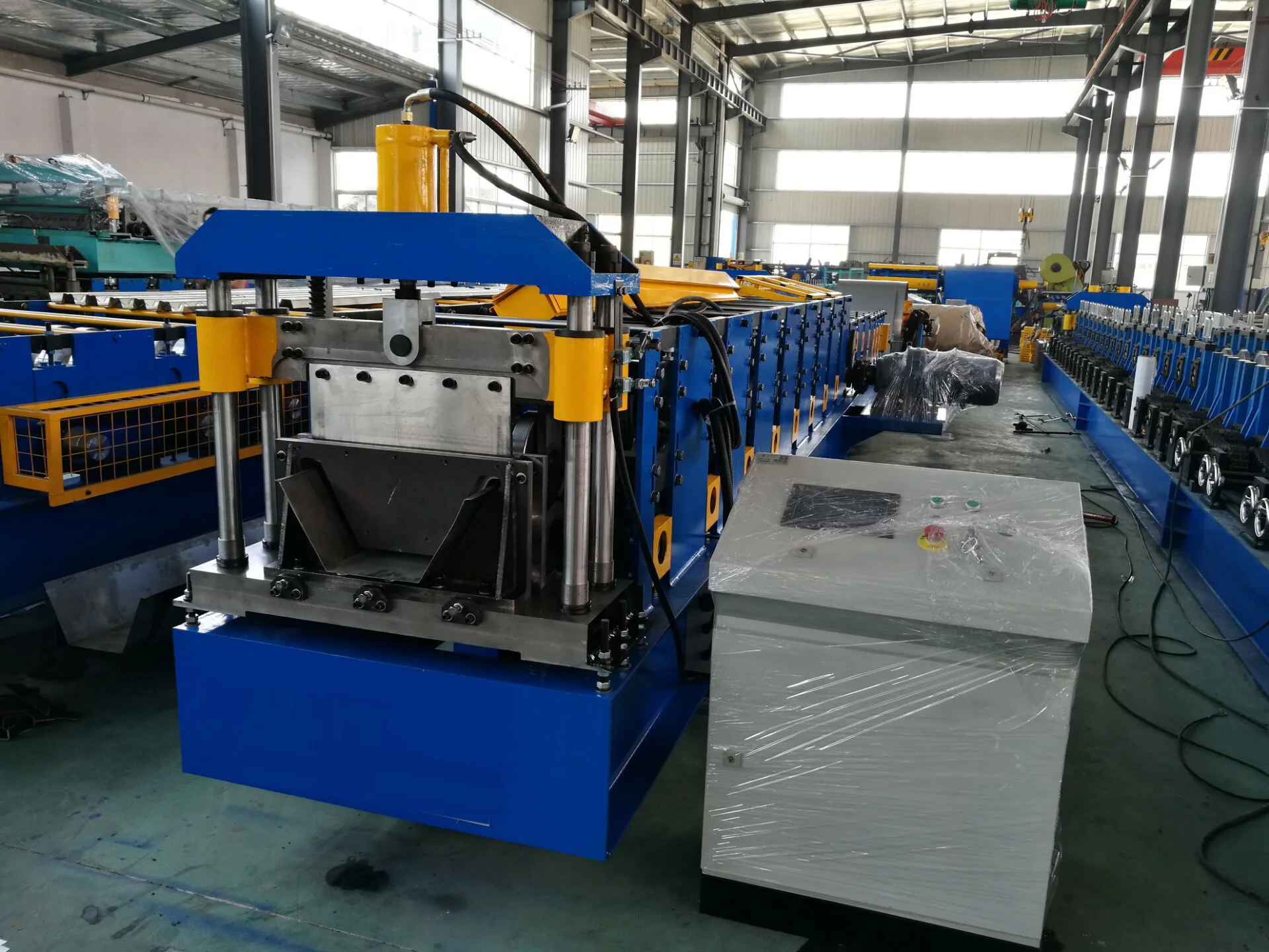 metallic rain gutter fabrication machine portable roll-forming