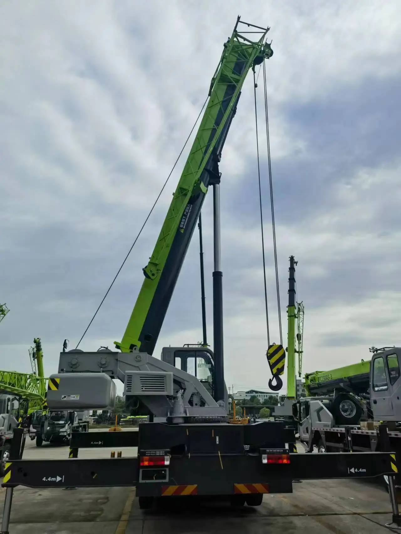 New Truck Crane Wheels Mobile Zoomlion ZTC250A5 Lifting Equipment Zoomlion Heavy Machinery Mobile Crane 25 Ton