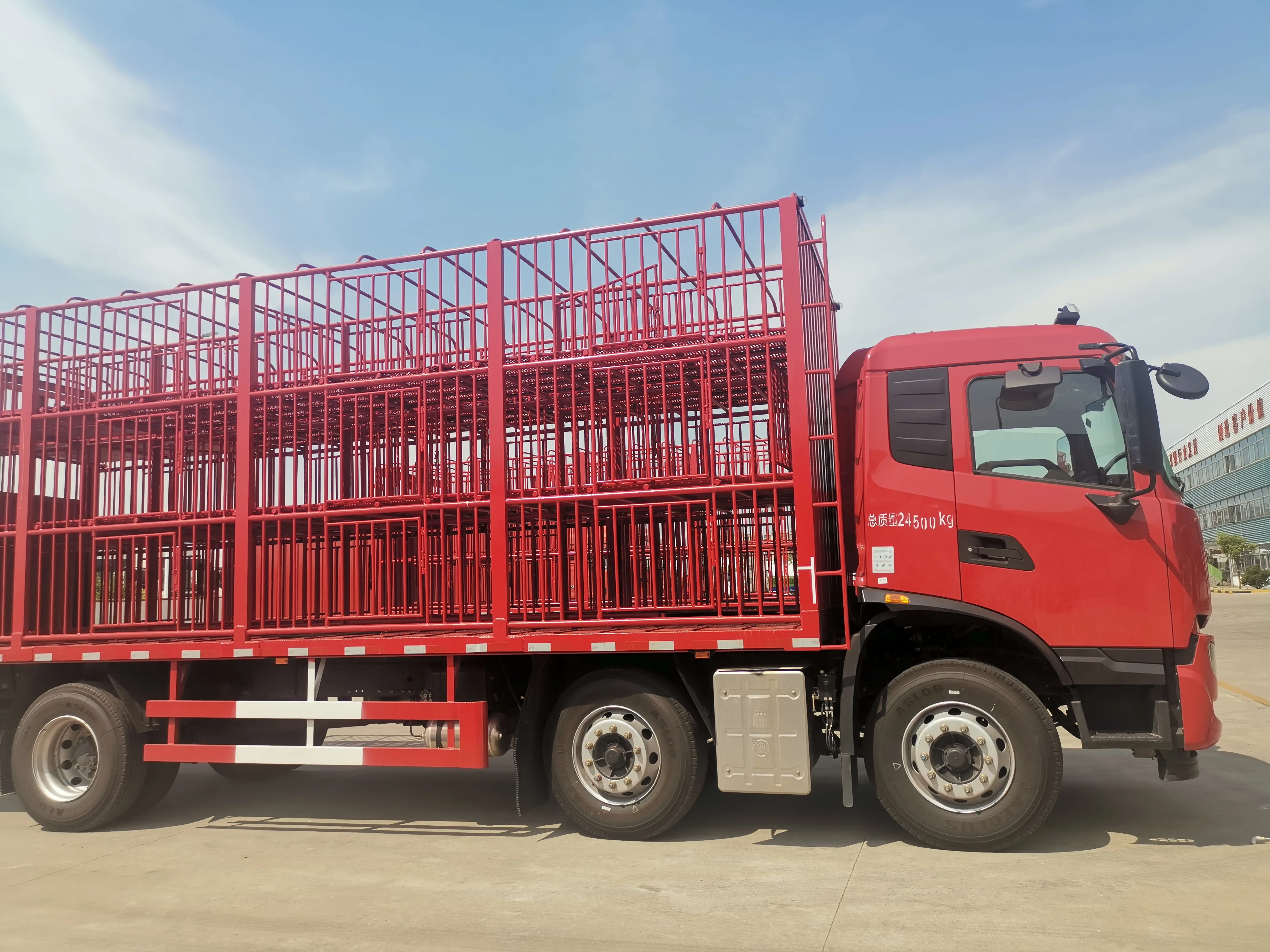 Xinbaiqin Dongfeng шасси 6x2 грузовик для транспортировки свиней