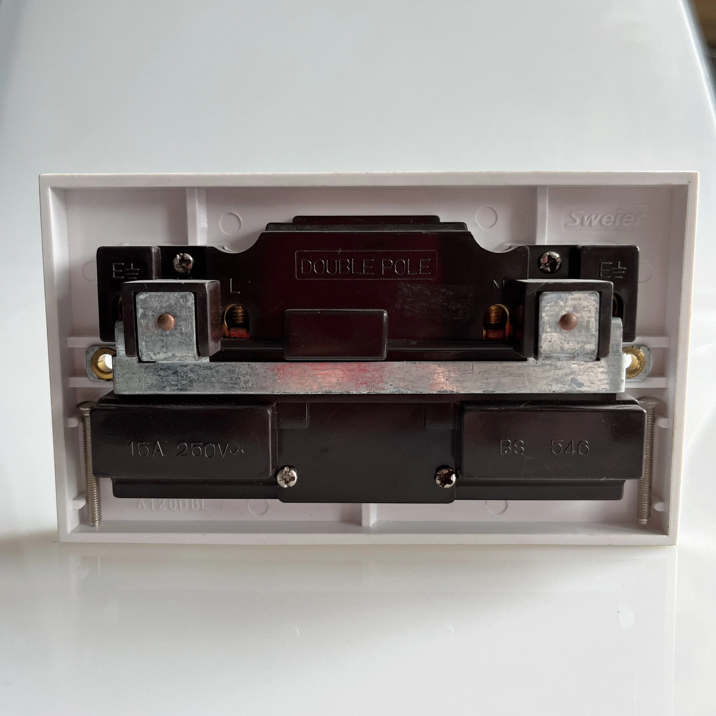 High Quality For home bedroom bakelite British wall socket switch  15A 2gang electric switch white switch socket