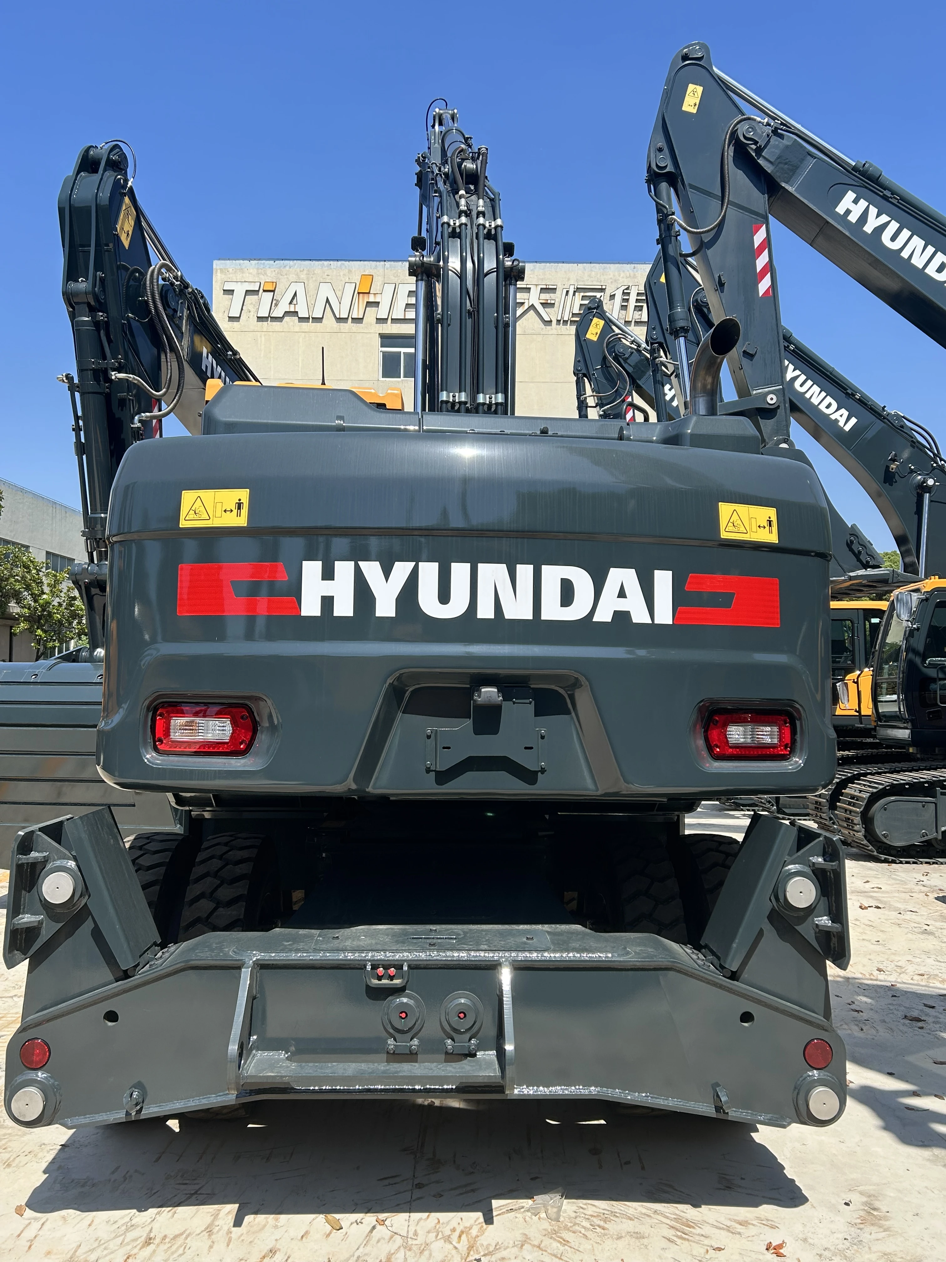 Original Korea Hyundai 210w Wheel Automatic Excavator 21 Ton Robex 210 Excavadora Price Hw210 in stock