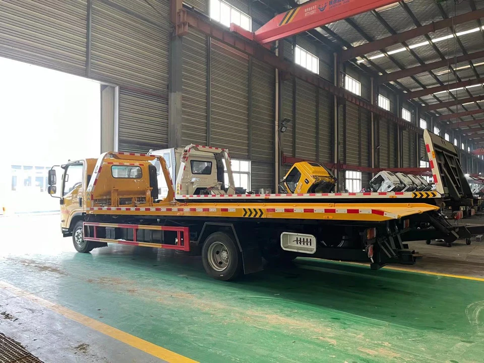 4X2  6 Tons Flatbed Wrecker Towing Truck Road Recovery Truck