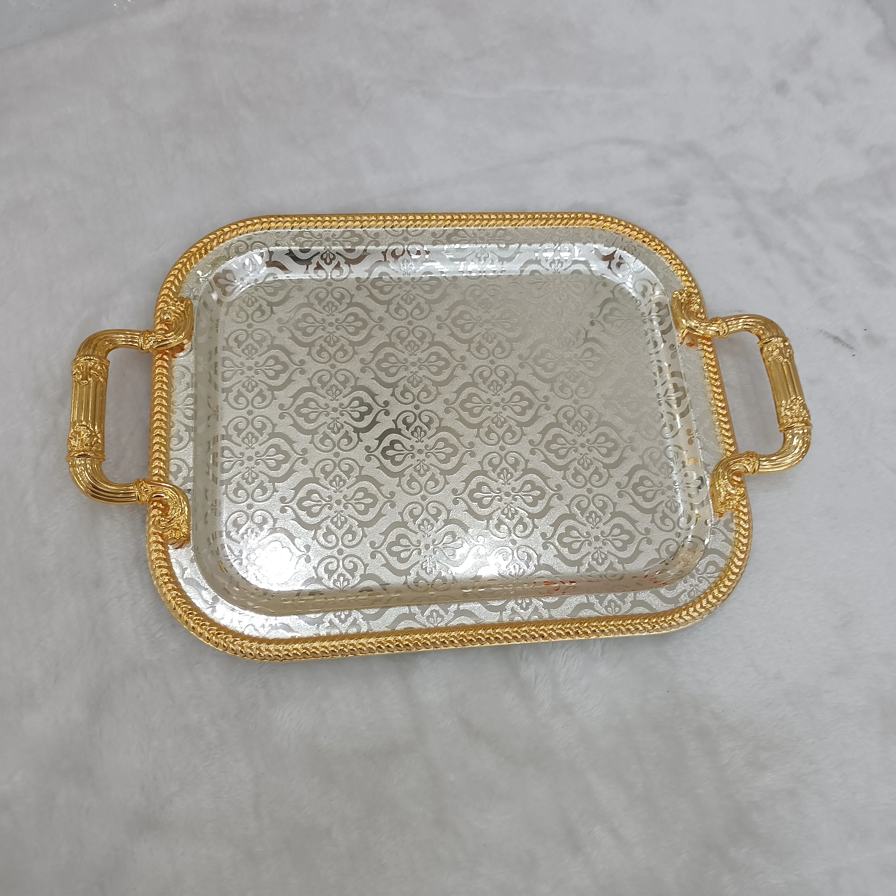 Wholesale Luxury Golden Leaf Shape Metal Table Decor Dry Fruit Plate Nuts Serving Dish Food Display Tray