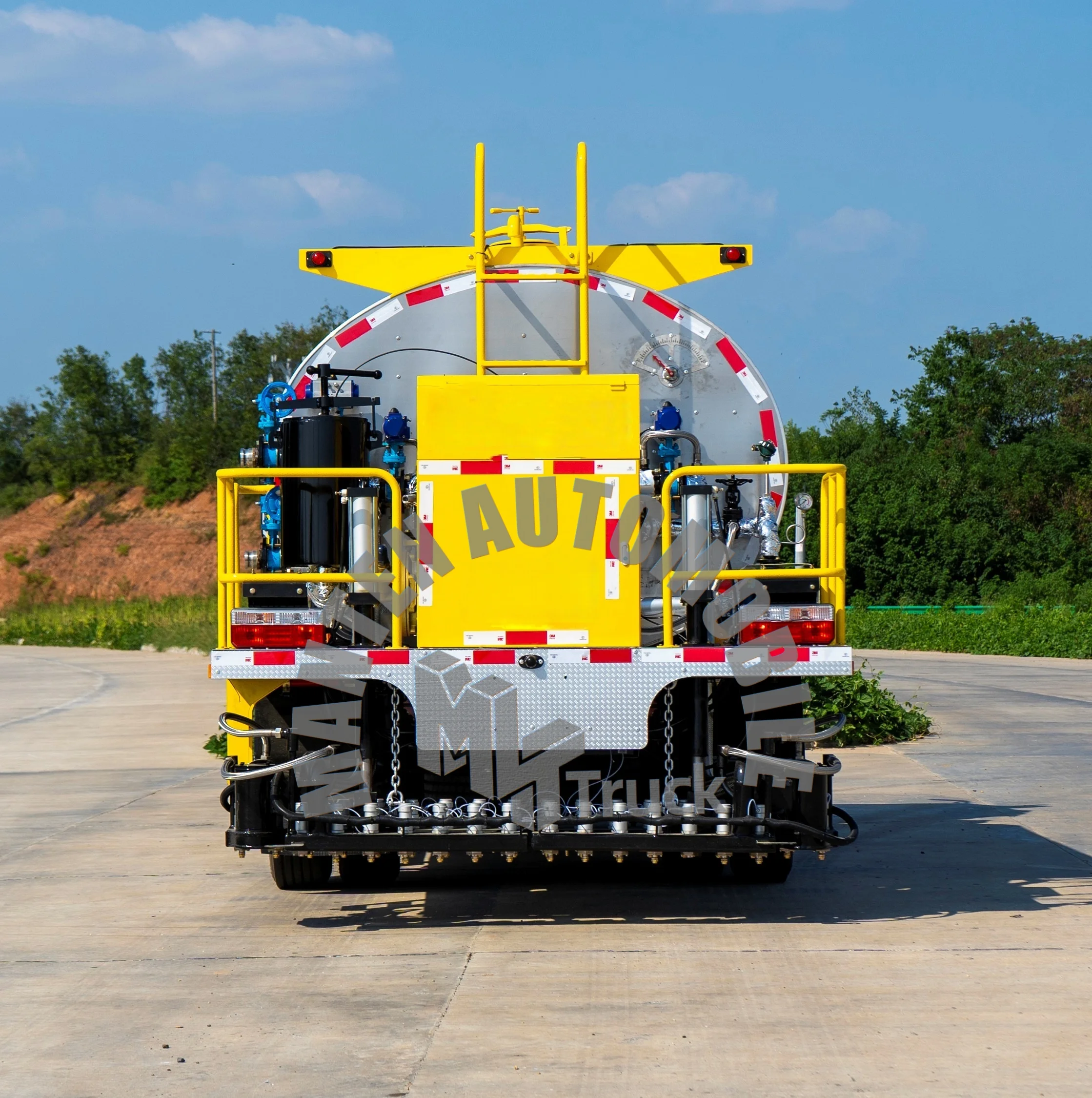 Dongfeng Roadway Coating Truck 4*2 4x2 LHD RHD Pavement Tar Distributor Bitumen Emulsion Distributor