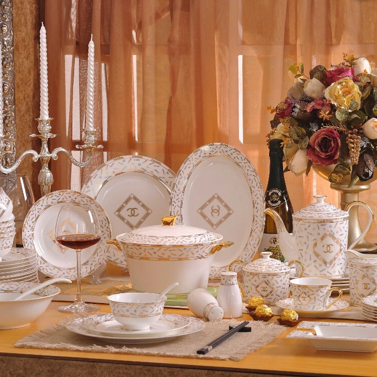 
61pcs New Design Dinnerware Sets Luxury Porcelain Tea Cup And Saucer Fine Bone China Dinner Set 