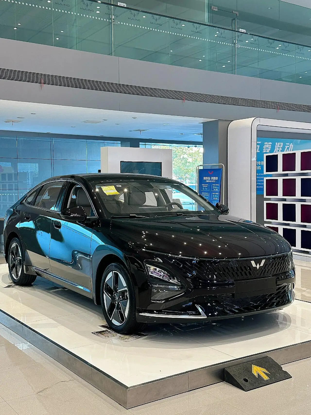 Электрический автомобиль 2025 Gm Wuling Xingguang s Starlight Phev Лучшая цена китайский седан на экспорт 1 5 л 106 л.с. 4 двери сидений