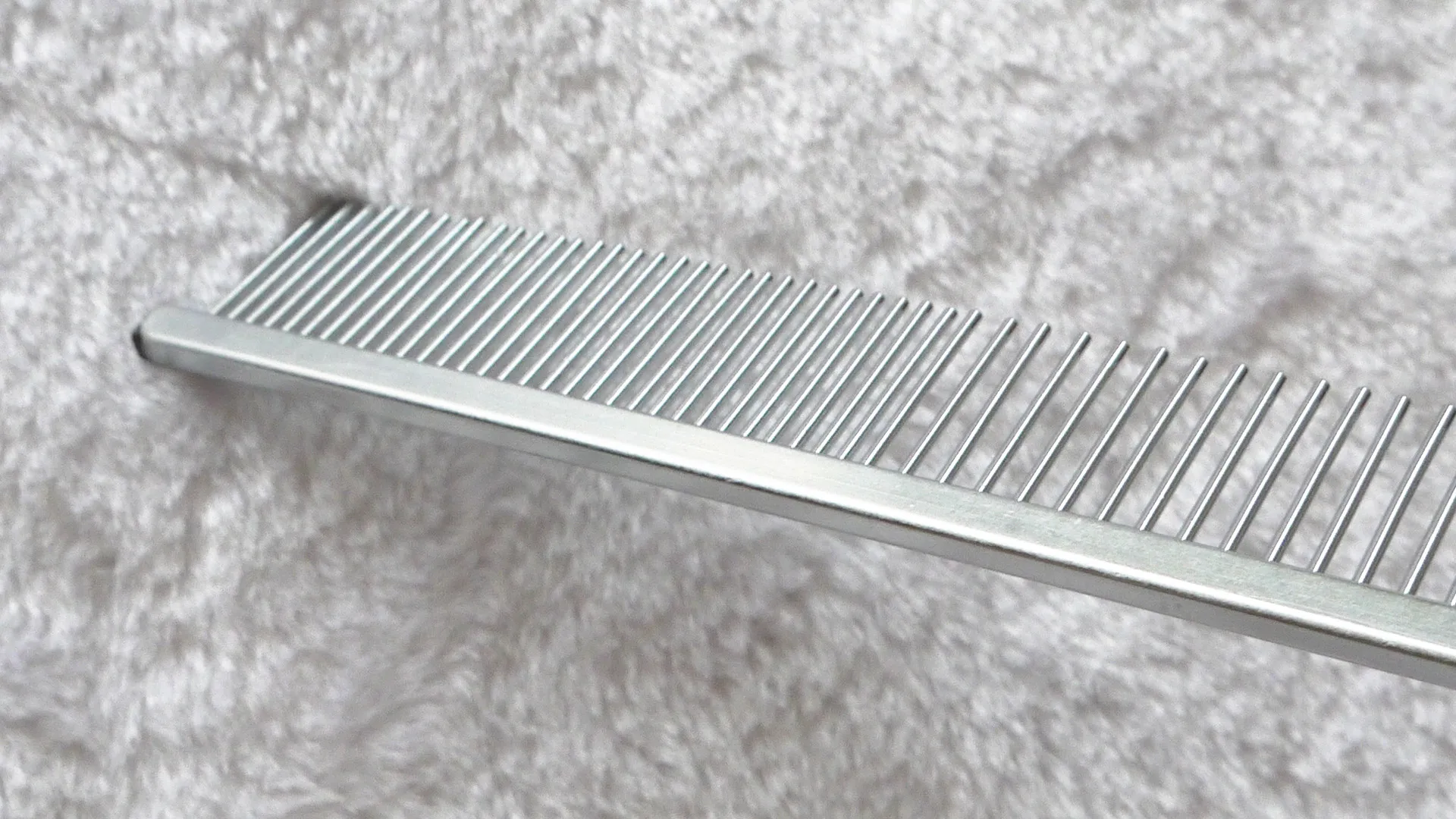 China Factory Price Metal Handle Teeth Dog Pet Cat Animal Poodle Hair Comb