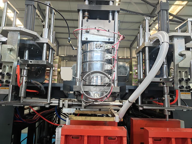 High speed small multi layer extrusion blow molding machine process