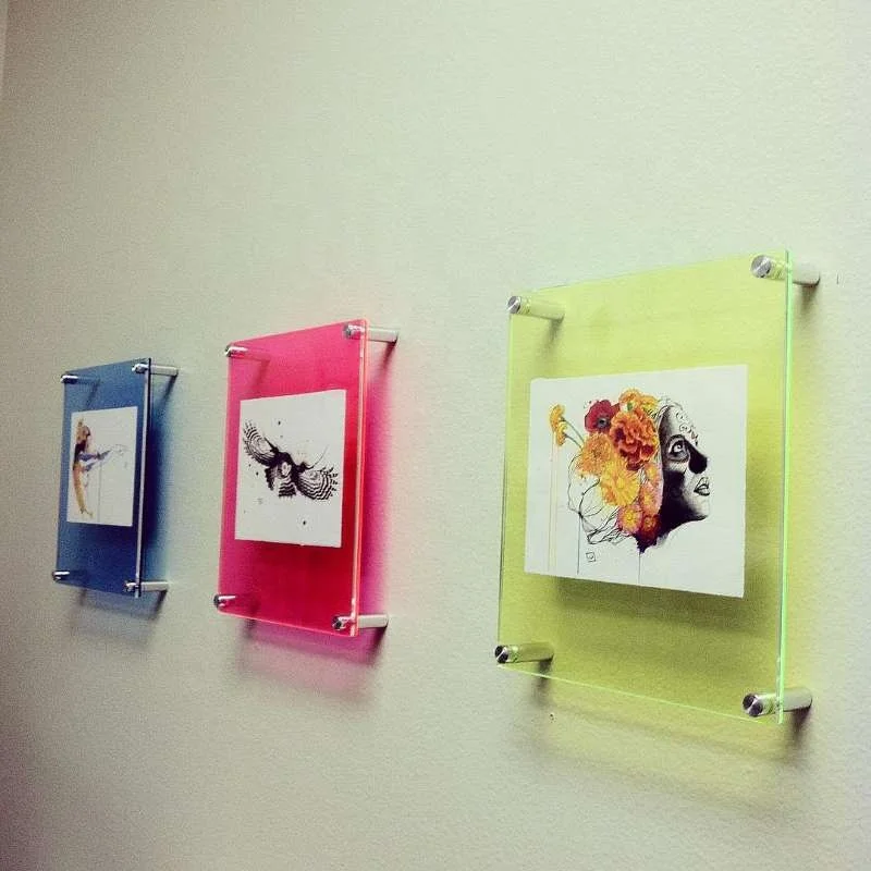 Quality Modern clear acrylic sheet picture photo frames with wood base stand