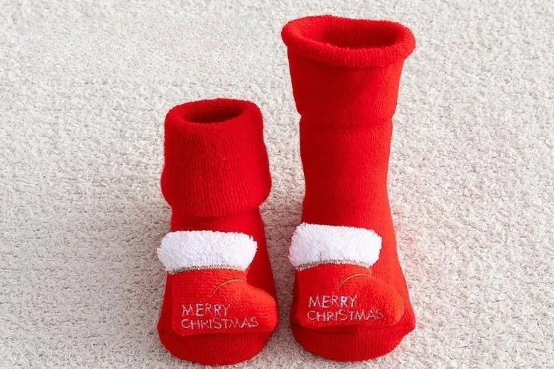 Kids Winter Anti Slip Warm Red Socks Santa socks with Rubber Spots Christmas Stocking Christmas Socks for Baby