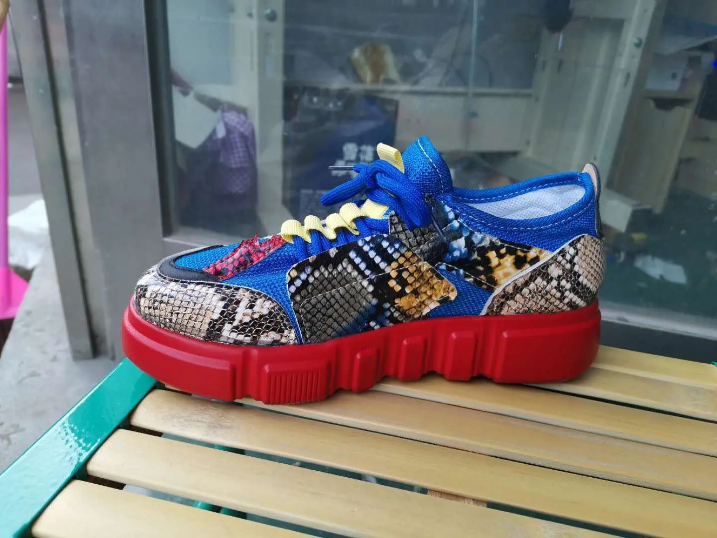 
Fashion Snake pattern Round Toe Mid-Cut Upper Lace-Up Women Platform Sneakers 