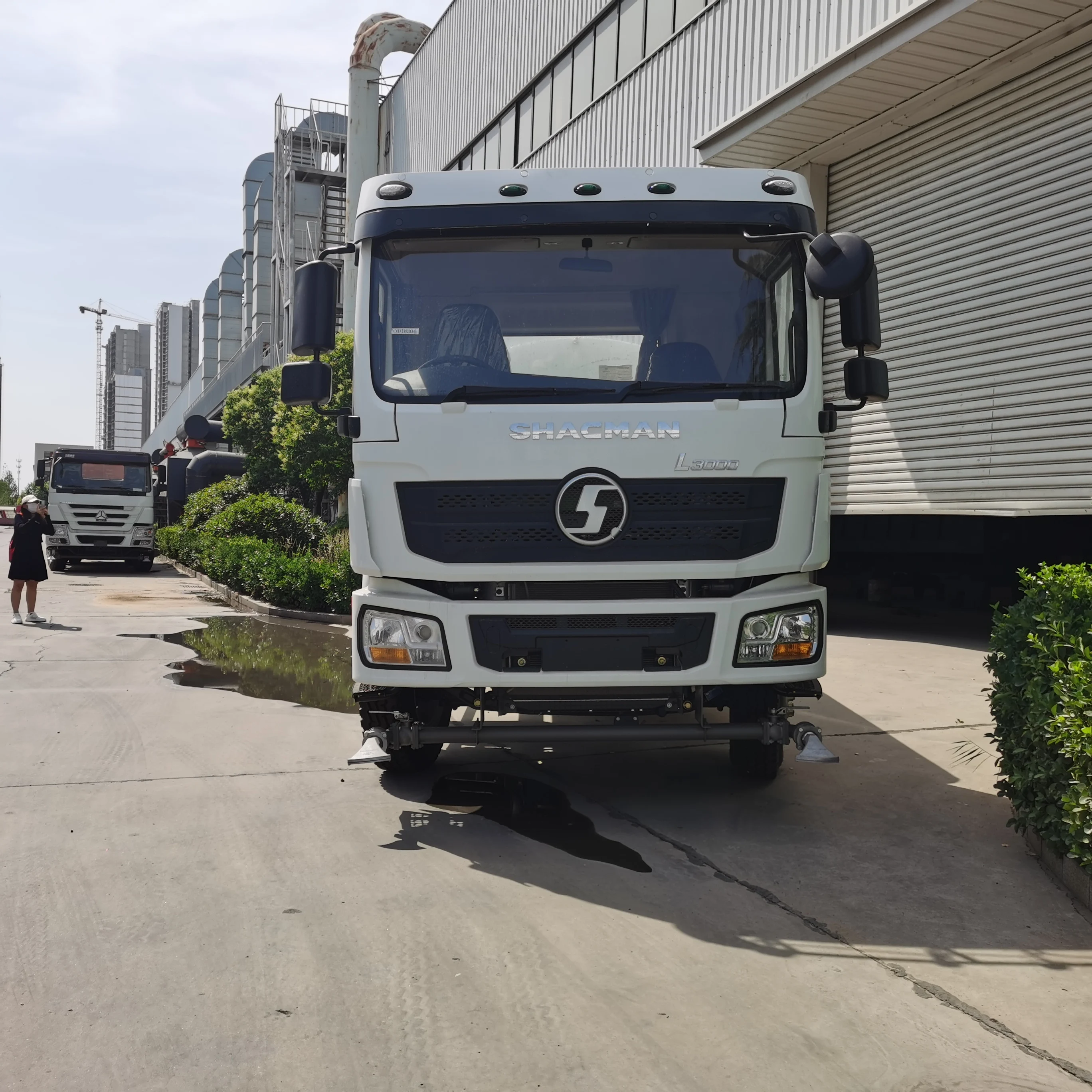 Shacman 20000 Liter factory price Water Oil transport diesel petrol gasoline Fuel Tank Truck For Sale