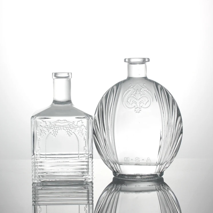 Customized Eiffel Tower Embossed 500ml 750ml Round Extra Flint Spirits Whisky Vodka Brandy Bottle with Cork Glass Clear 750 Ml