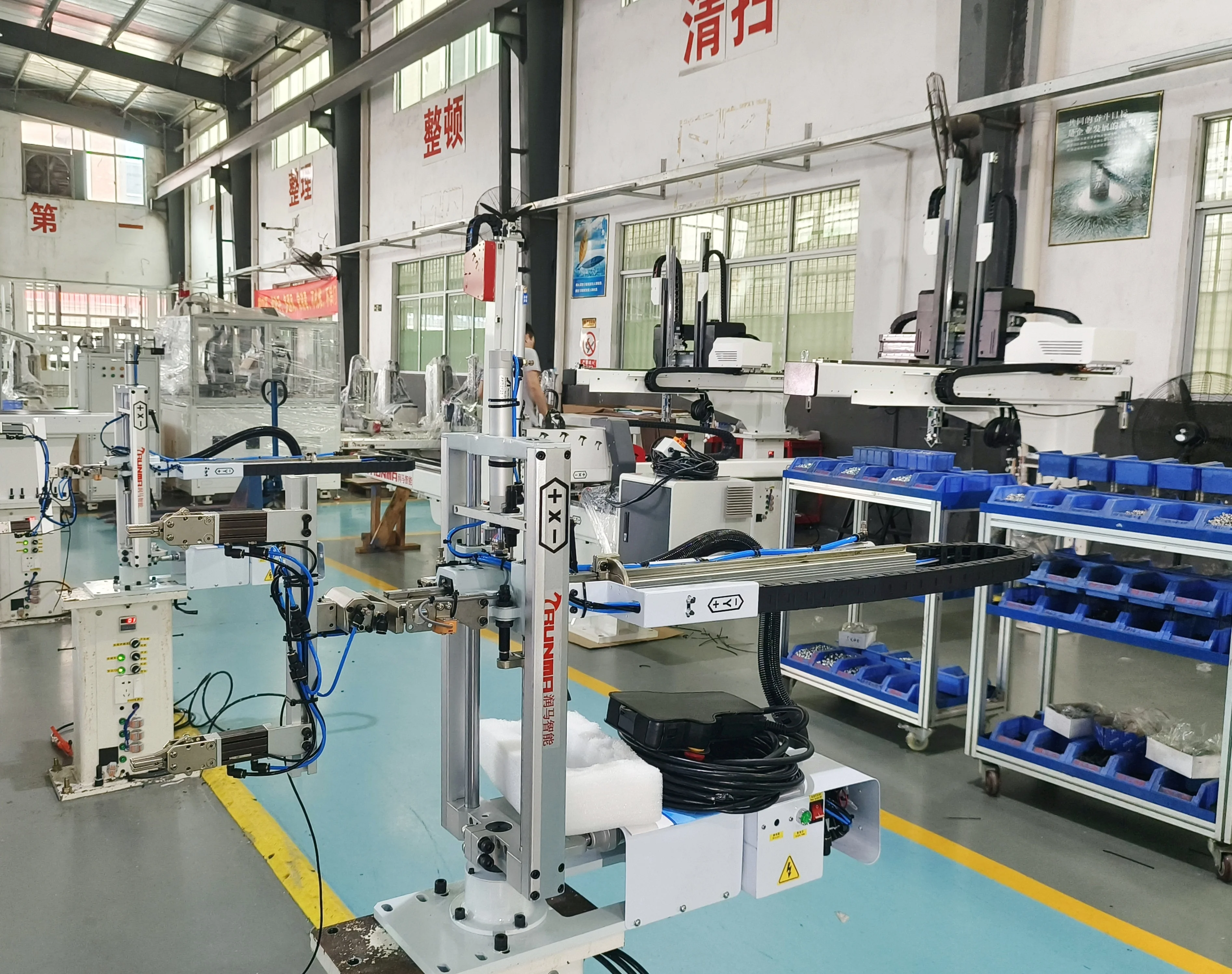 2024 Runma Save Costs Sprue Picker Robot Arm Apply to Plastic Injection Molding Machine 50-180T