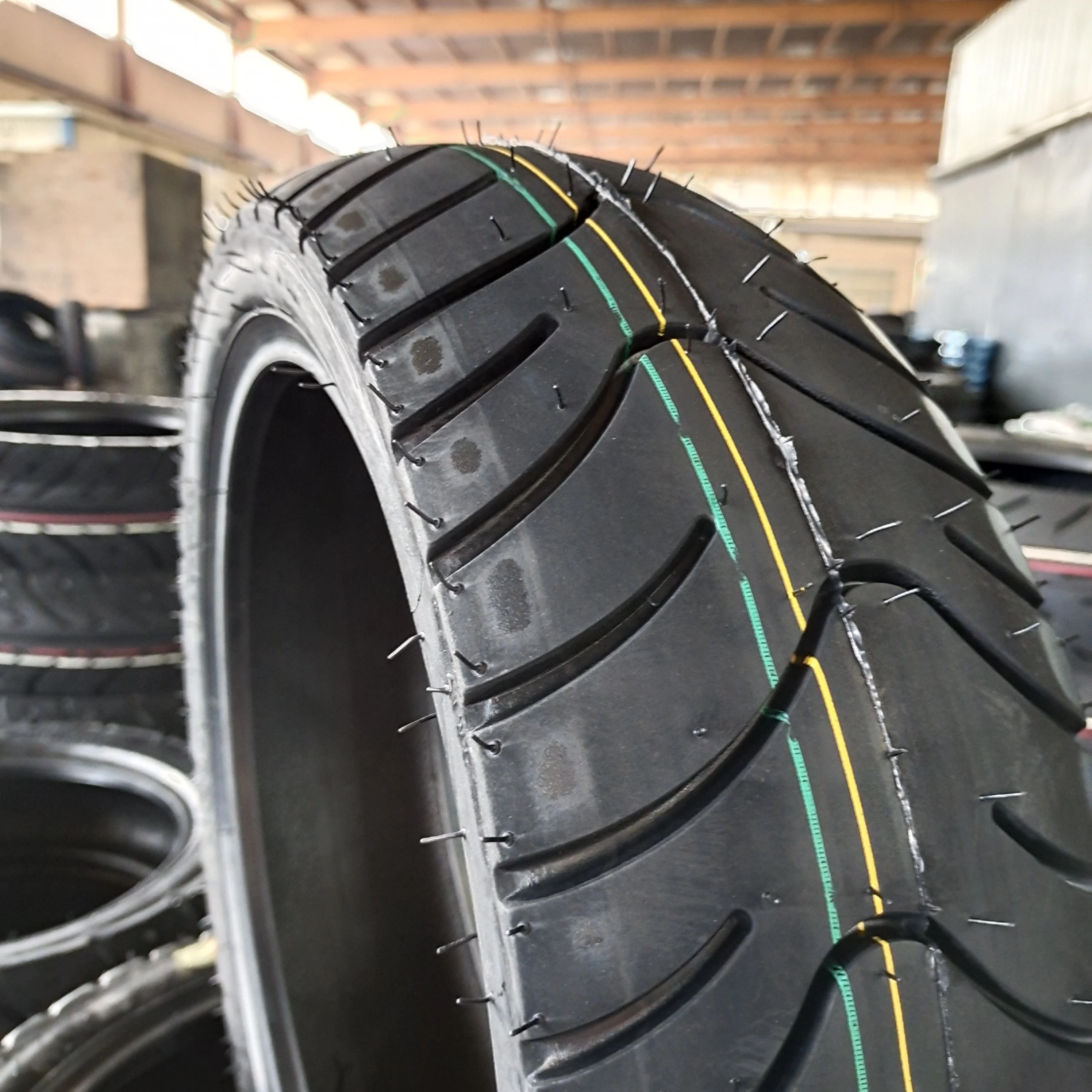 Шина для скутера 130/60/10 130/60/13 бескамерная шина