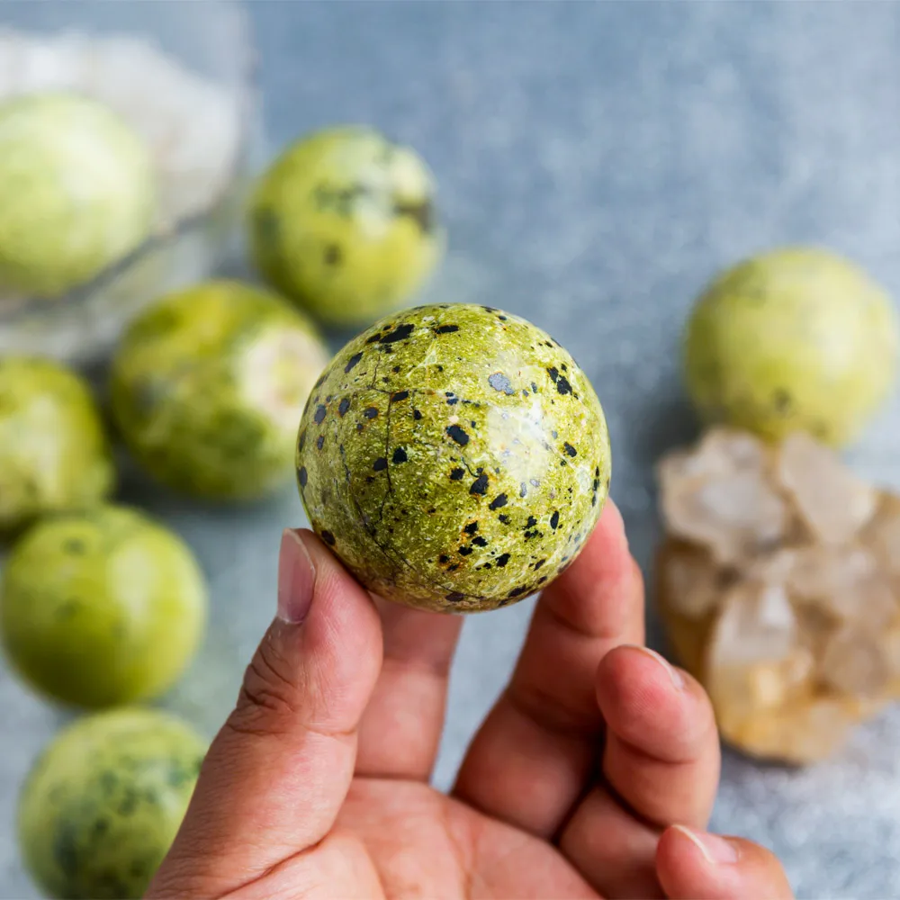 Wholesale Natural Hand Carved Healing Stones Green Ball Serpentine Crystal Spheres For Fengshui Decoration