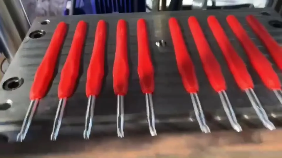 14pcs high quality wholesale colorful  Knitting Needle Kit Soft Grip Handles Aluminum Crochet Hooks 2.0mm-10.0mm