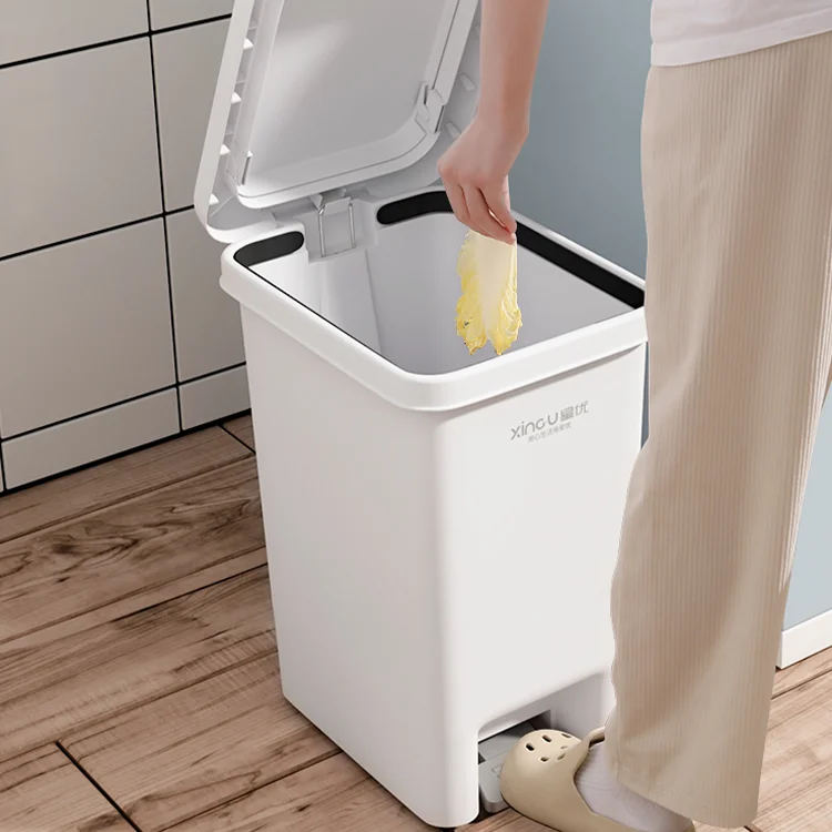 XingYou Foot Operated Pedal  garbage bin Plastic  Waste Bins  Kitchen Small Lidded Trash Can