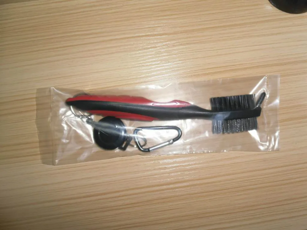 Deluxe golf brush with Groover& 2 FT RETRACTOR