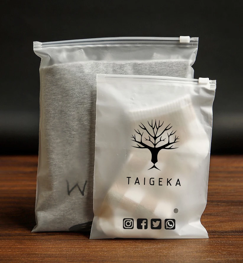 Custom Frosted Transparent CPE  Plastic Clothing Packaging Bags With Zipper