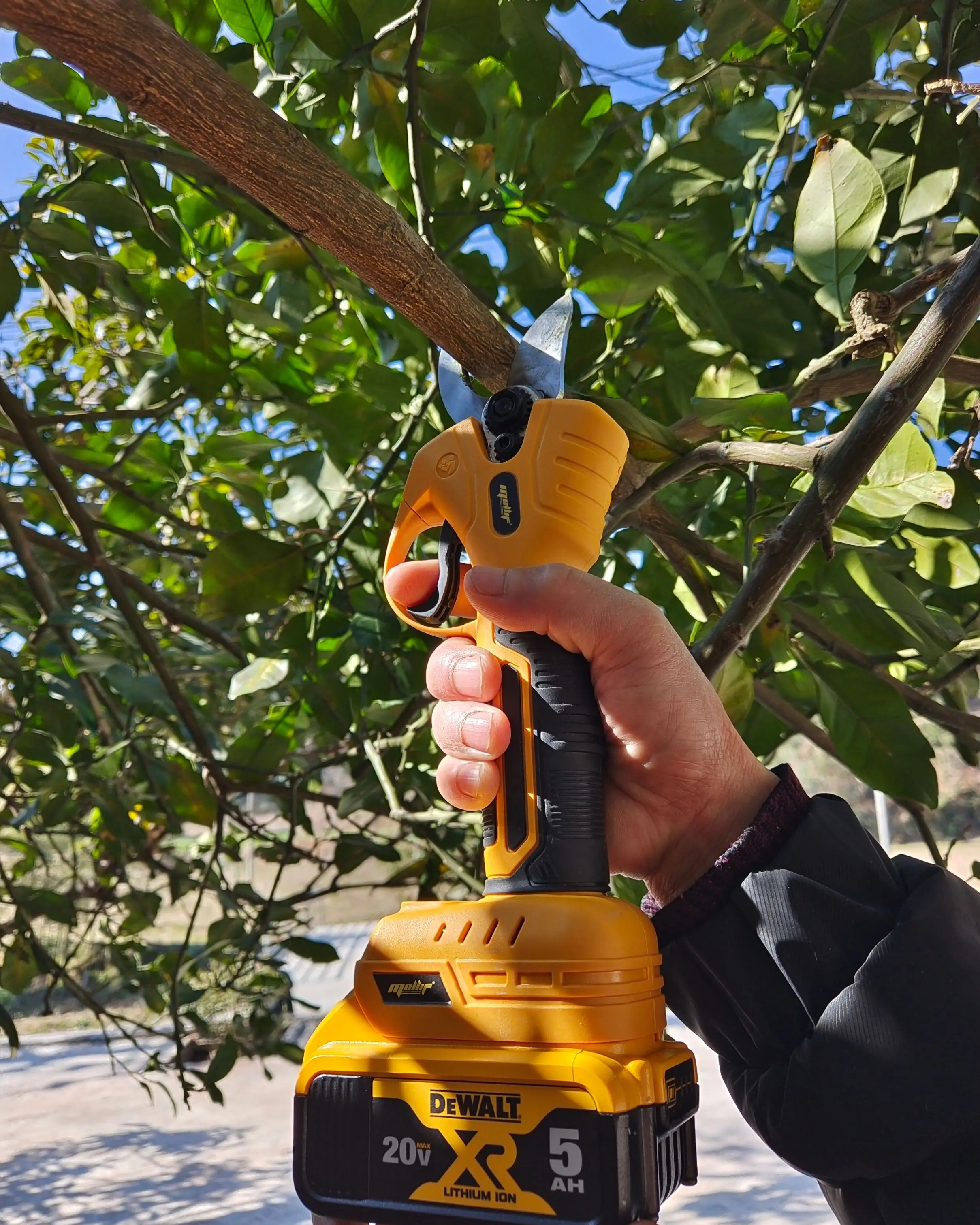 Mellif cordless Electric garden shears for DeWalt 20V Battery,26000RPM Brushless Motor&0.98 Inch Cutting Diameter (NO battery)