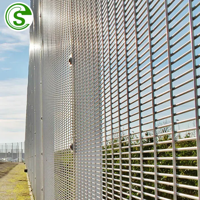 358 Welded Mesh Fencing High Security Prison Mesh Fence with Razor Wire Coils