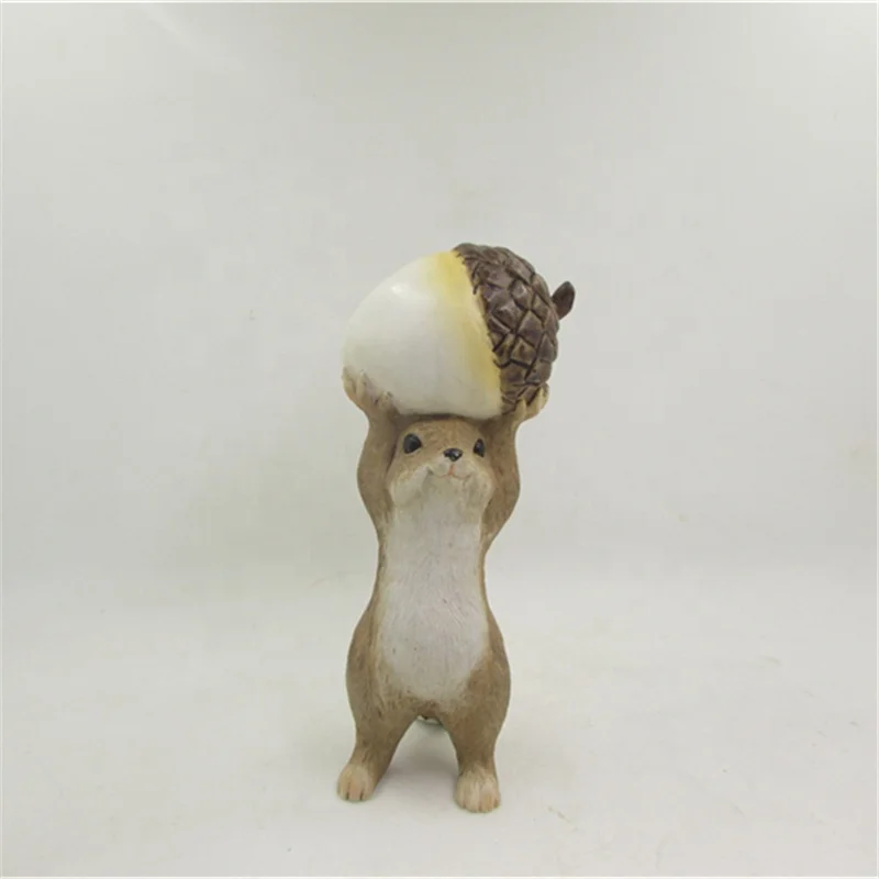 Z12910A Wholesale Garden Decorative Mini Resin Squirrel With Pine Cone Statue Squirrel Figurine