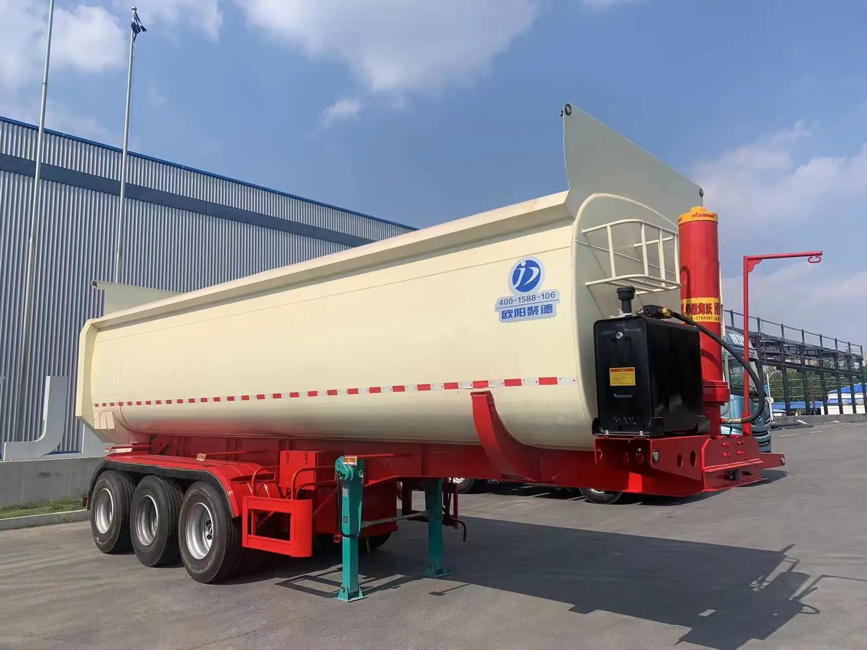 The Powder And Granule Material Transport Truck Is Safe, Environmentally Friendly And Convenient.
