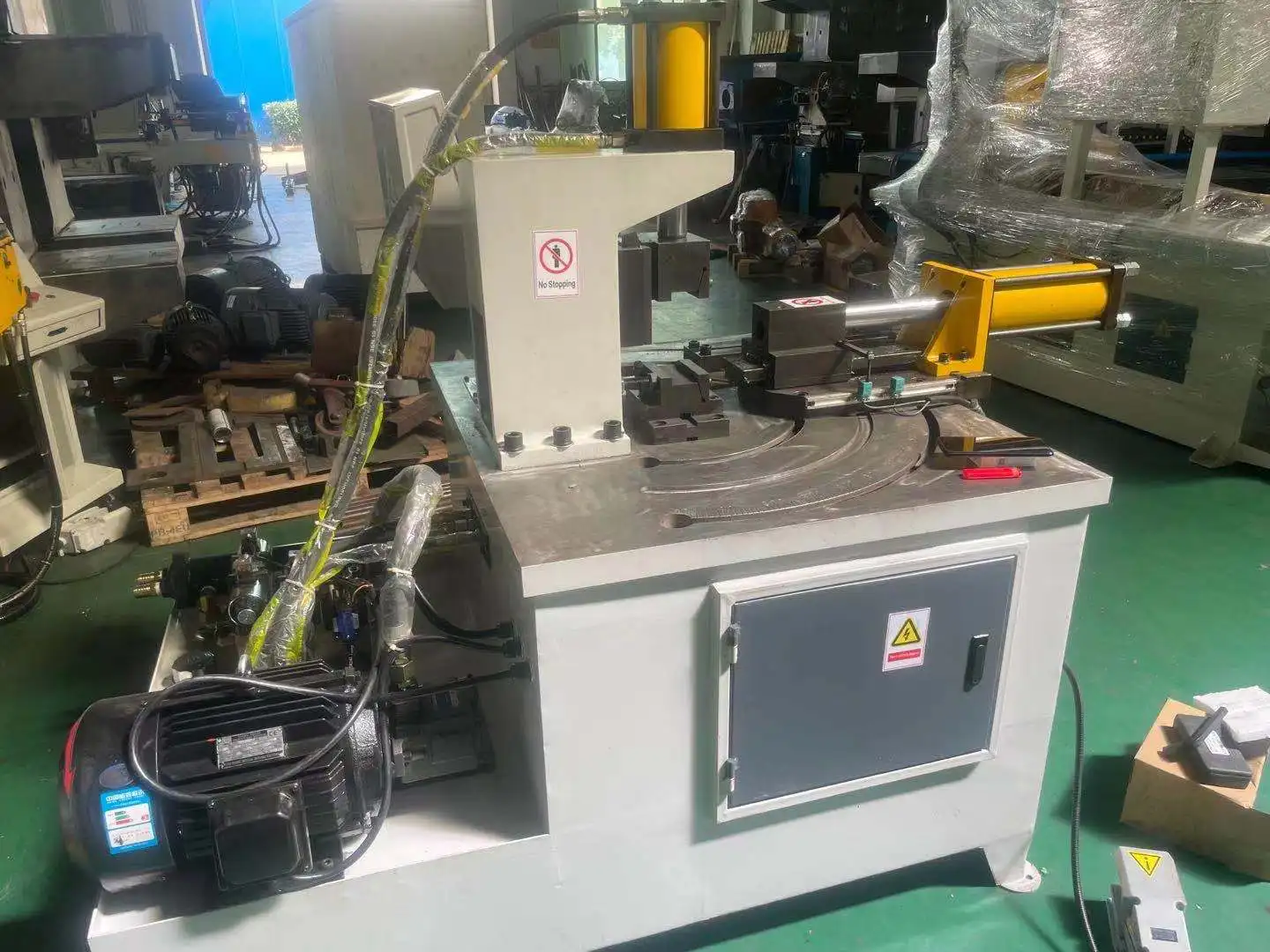 Metal Pipe and Tube Notching Machine Semi-automatic Corner Notching Machine with High Accuracy