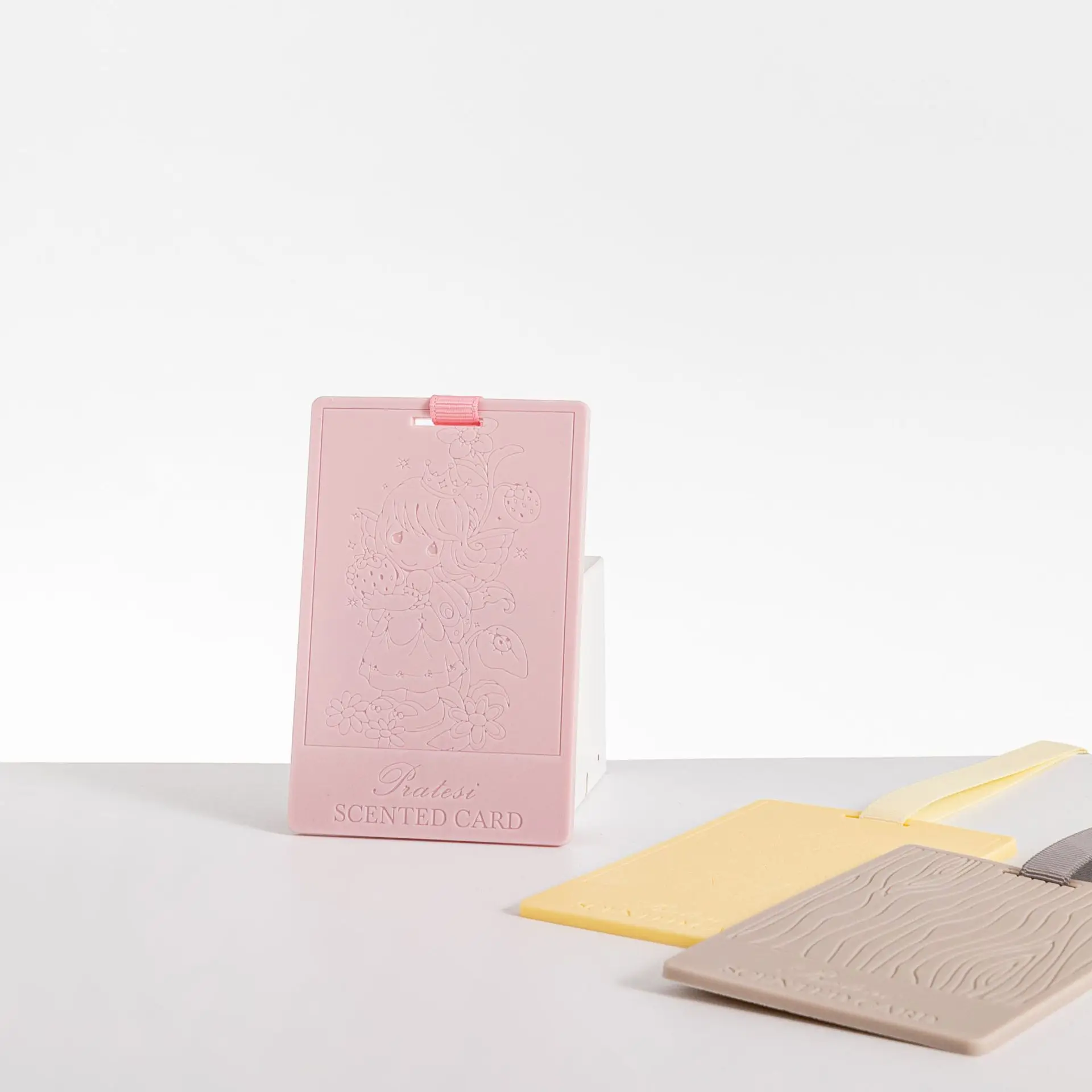 Car Hanging Plastic Diffuser Air Freshener Fragrance Cards Good Smell Auto Interior Scent Perfumes EVA Rubber Card