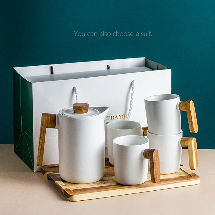 Exquisite Packaging Box Porcelain Mug Wooden Handle Ceramic Coffee Mug Bamboo Lid Ceramic Cup With Lid