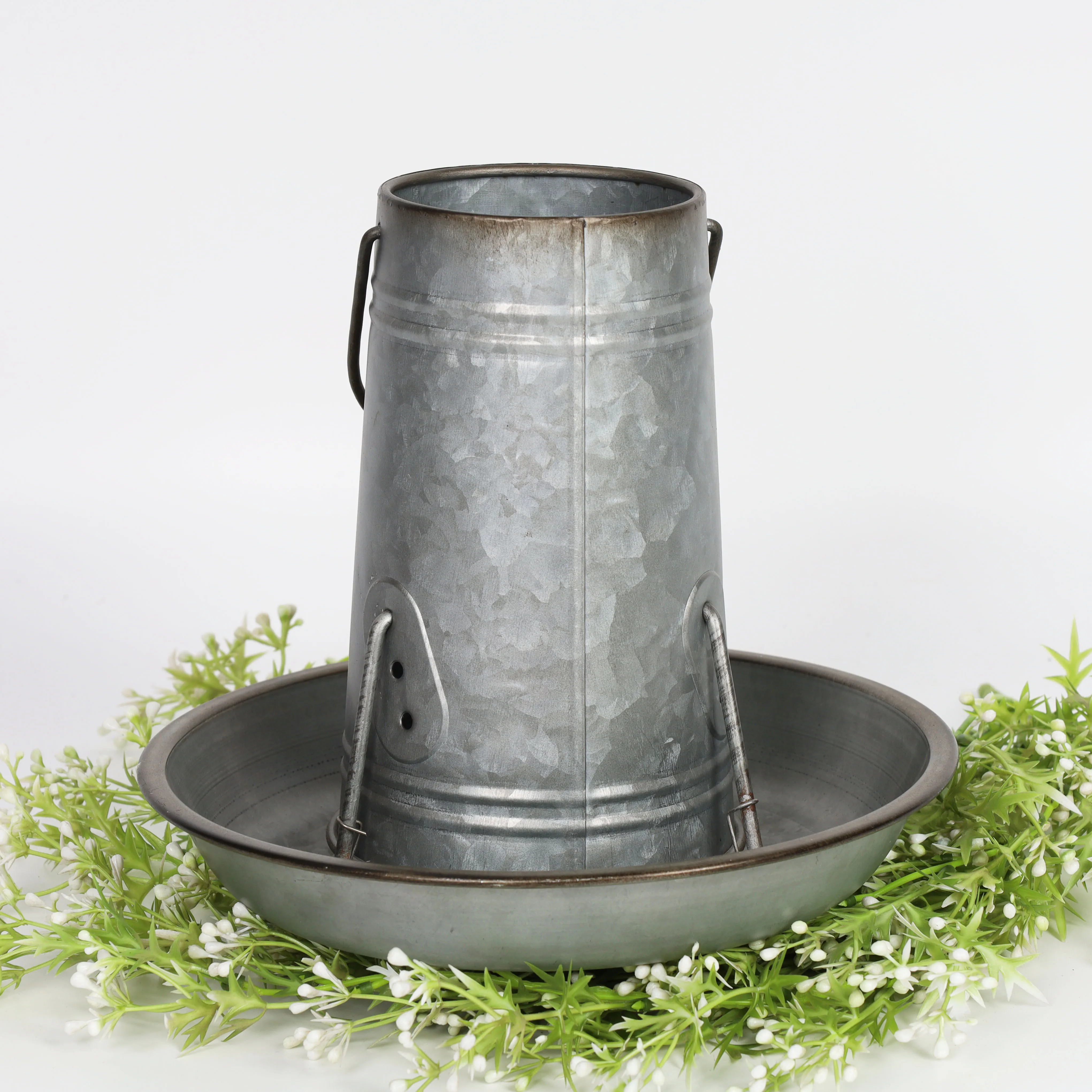 Wall Hanging Bird Feeder Garden Decorative Cast Iron Pet Food Bowl galvanized window wild Bird Feeder Outdoor Water Food Drinker