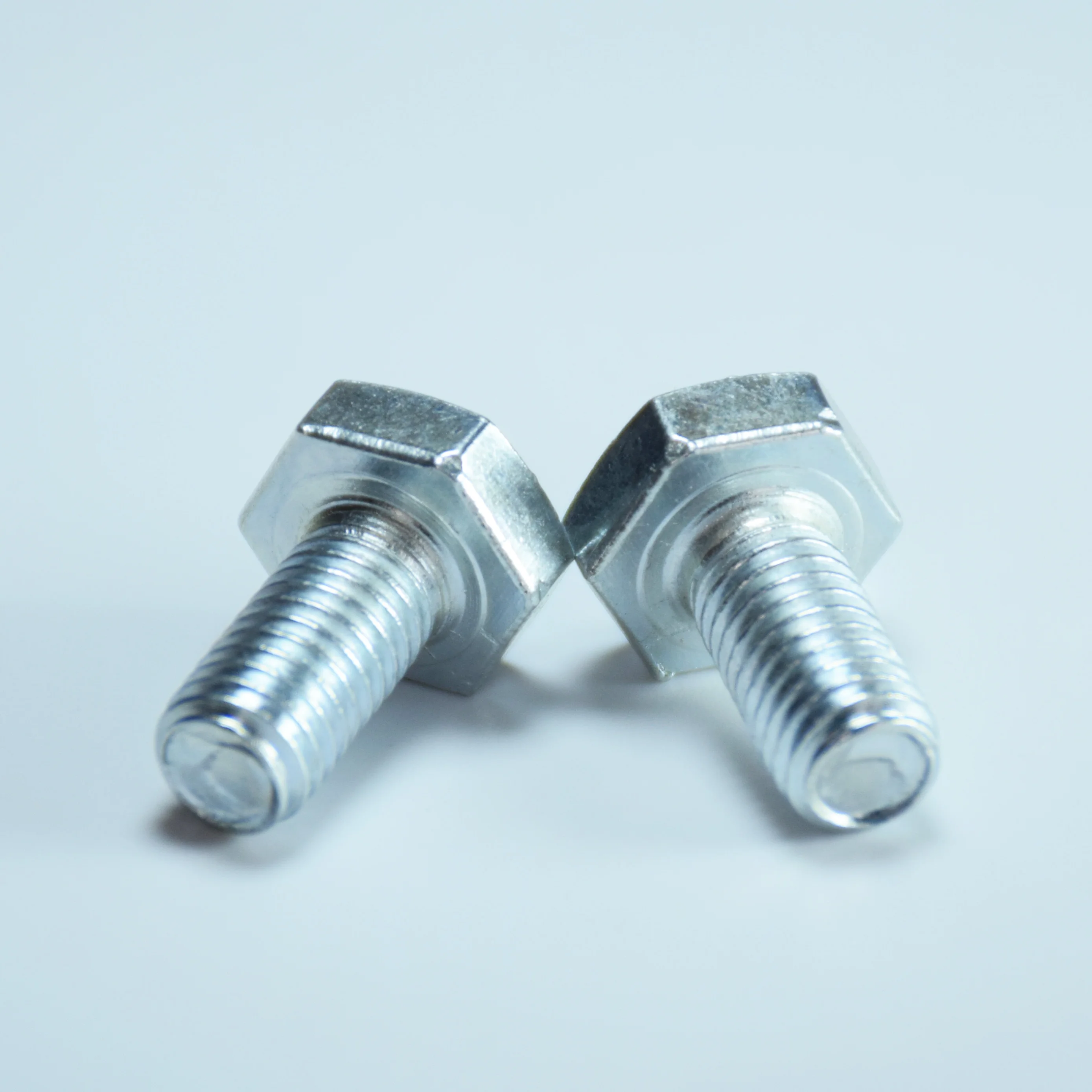 Low price Hexagon Bolt DIN 933 Zinc Plated Grade 4.8 White Silver Bolts