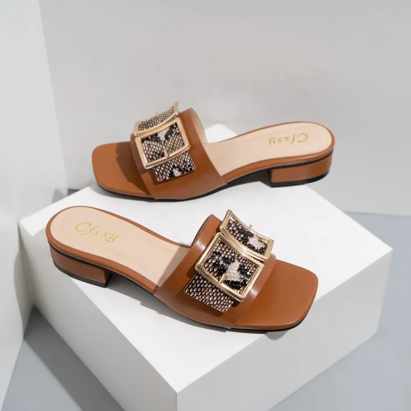 OEM ODM Best Manufacturer  New Fashion Cheap Ladies Flat Slippers Summer Beach Casual Square Toe Slides Slippers For Women