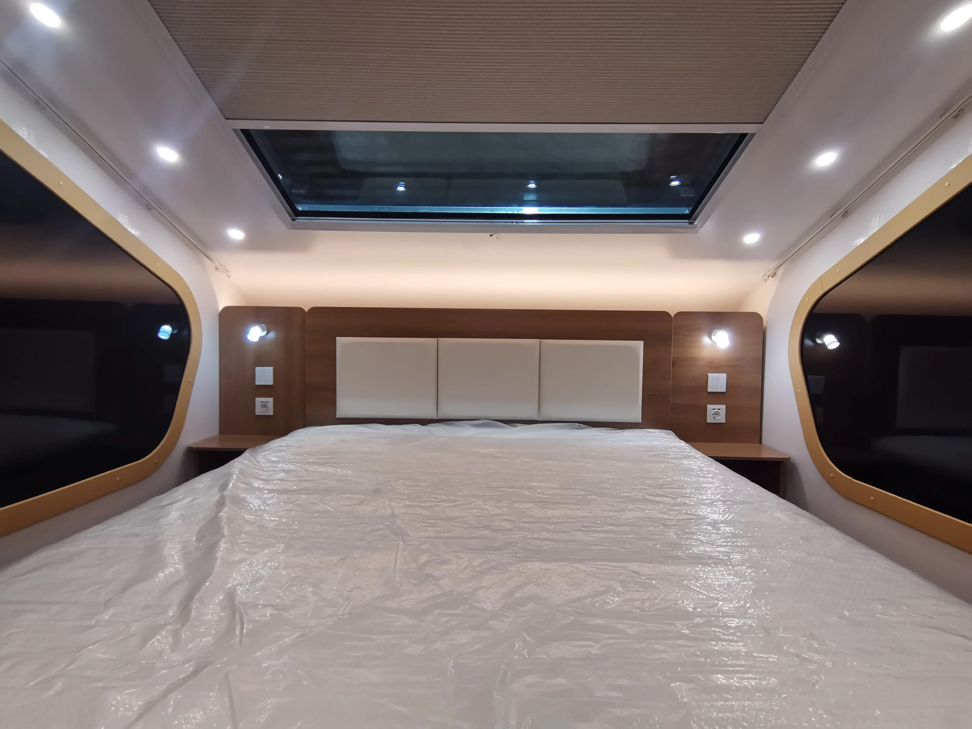 Modern Design Nice Quality Luxury Large Travel Trailer Rv Camper   Trailer caravan