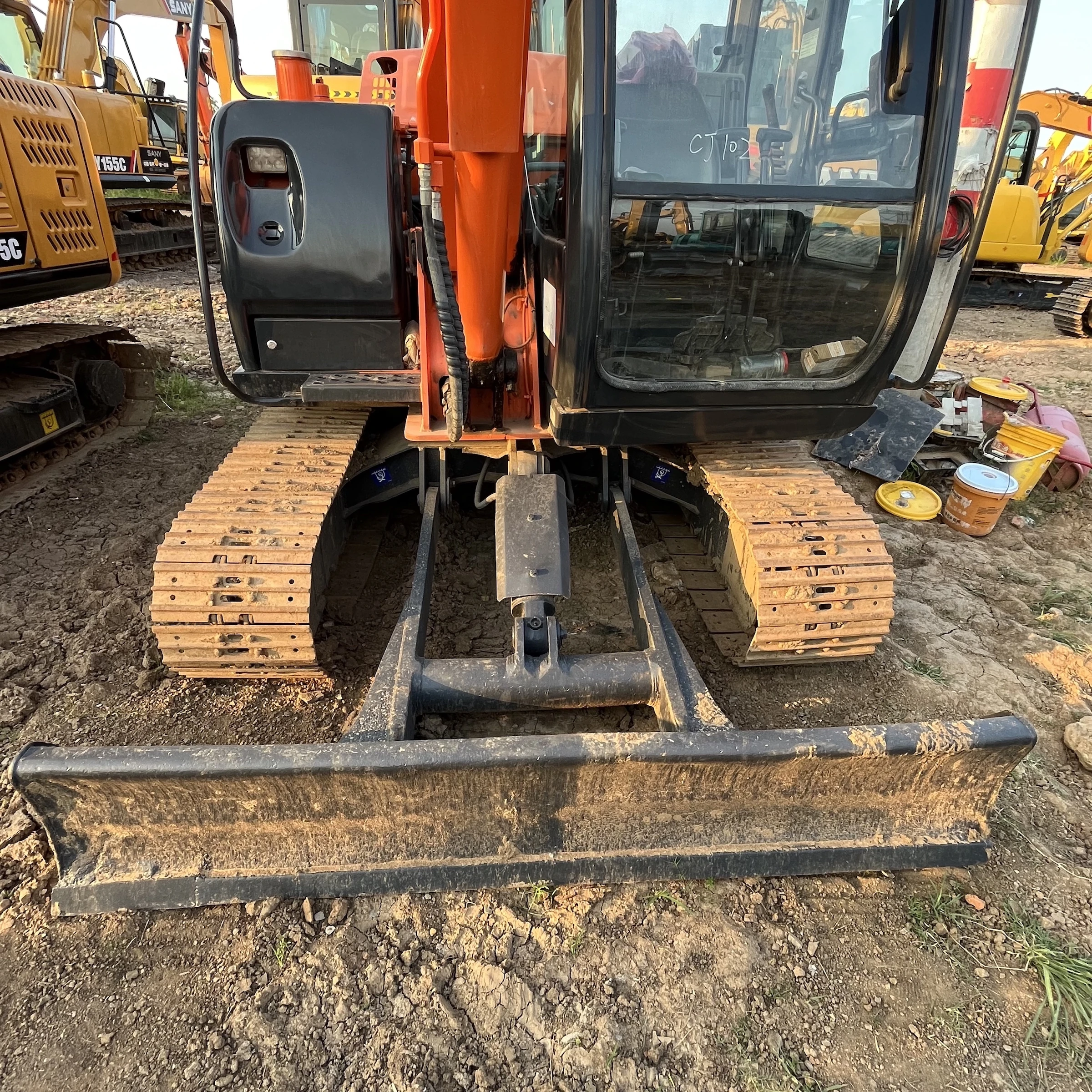 Second hand High quality zx60 zx70 Hitachi mini excavator original Japan digging machine with dozer in stock