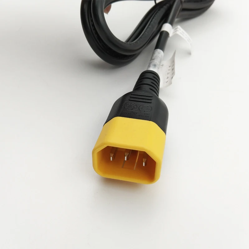 V-lock IEC C13 to V-lock IEC C14 secure power cord for PDU