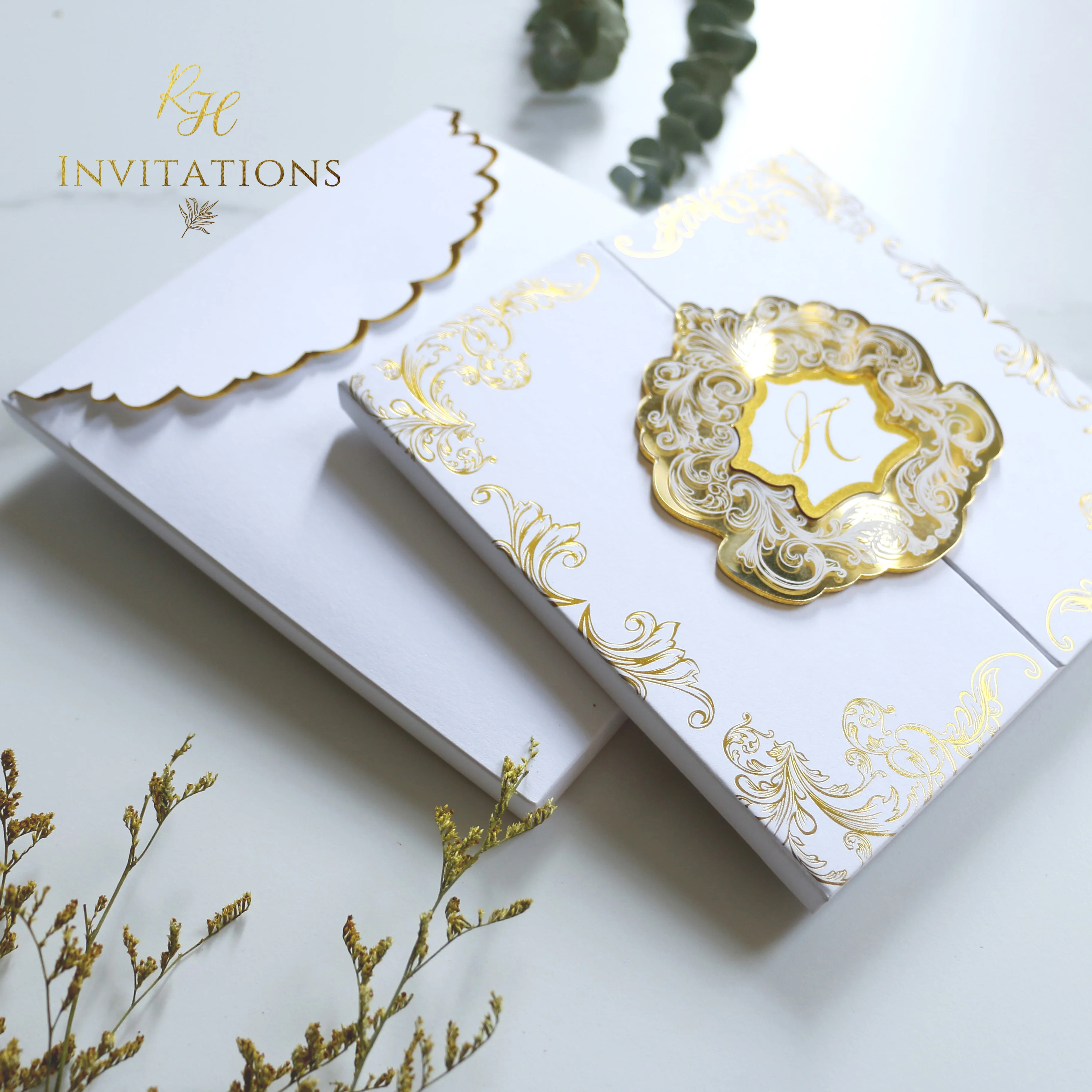 Luxury bronzing pattern initials with pocket laser cutting golden acrylic paper craft Customized Acrylic wedding  Invitation