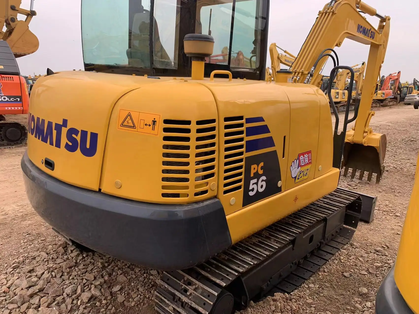 Подержанный небольшой экскаватор Komatsu PC56 цена дешевое качество низкая для продажи японских брендов