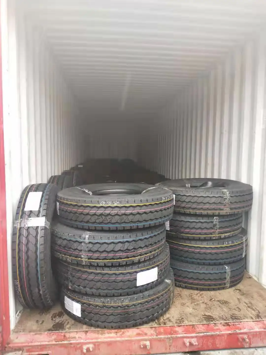 High Quality Durable Rubber Tires 425/65R225, Import Truck Body Parts Truck Tire 425 65 22.5 from China Tires Manufacturer
