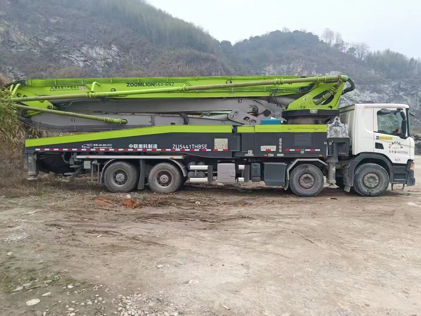 Zoomlion 20 лет Scania 56 м б/у грузовик с бетонным насосом шасси SCANIA дизельная мощность и основной двигатель/двигатель для продажи