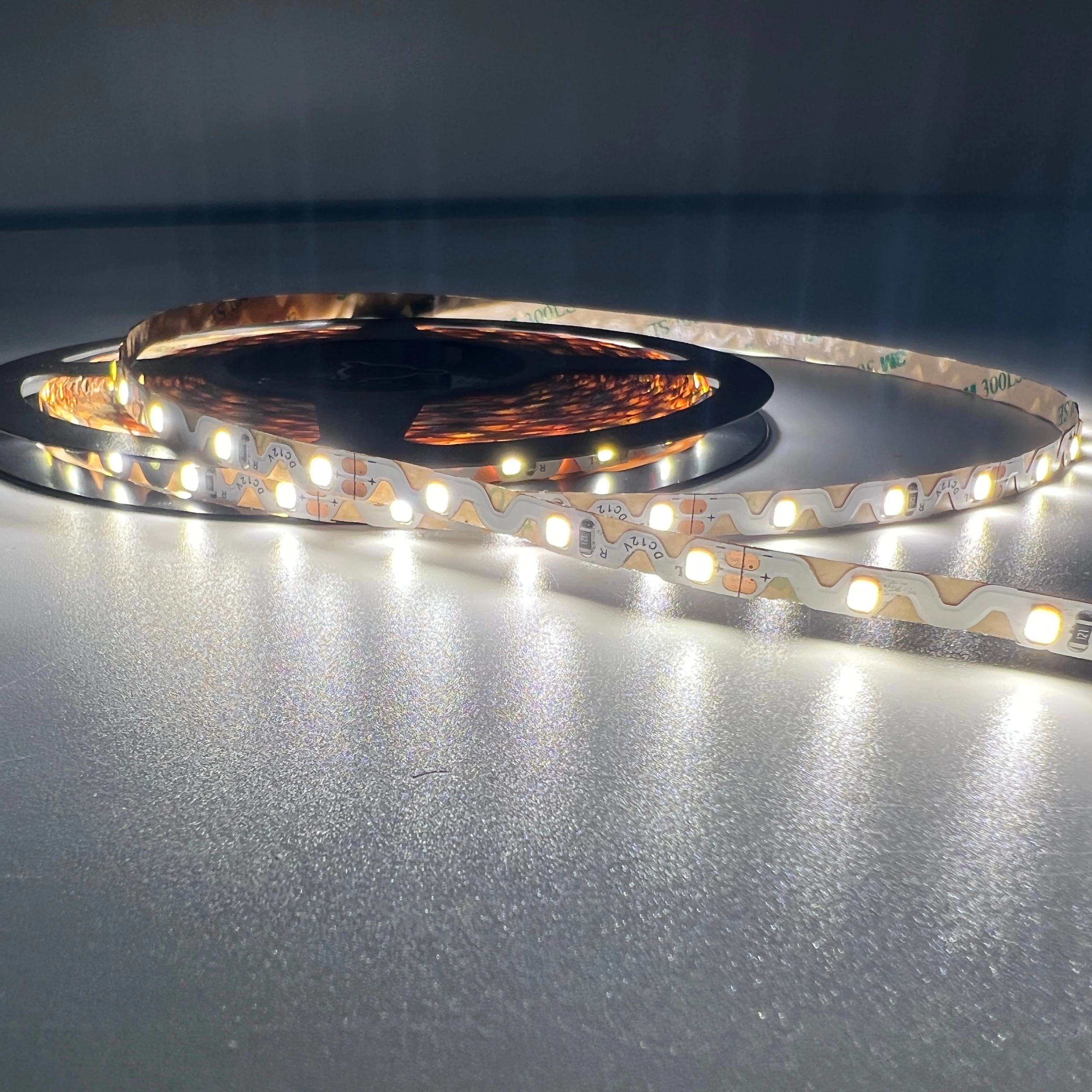 S-образный зигзаг Светодиодная лента 2835 Сгибаемая сенсорный выключатель для мини-освещения