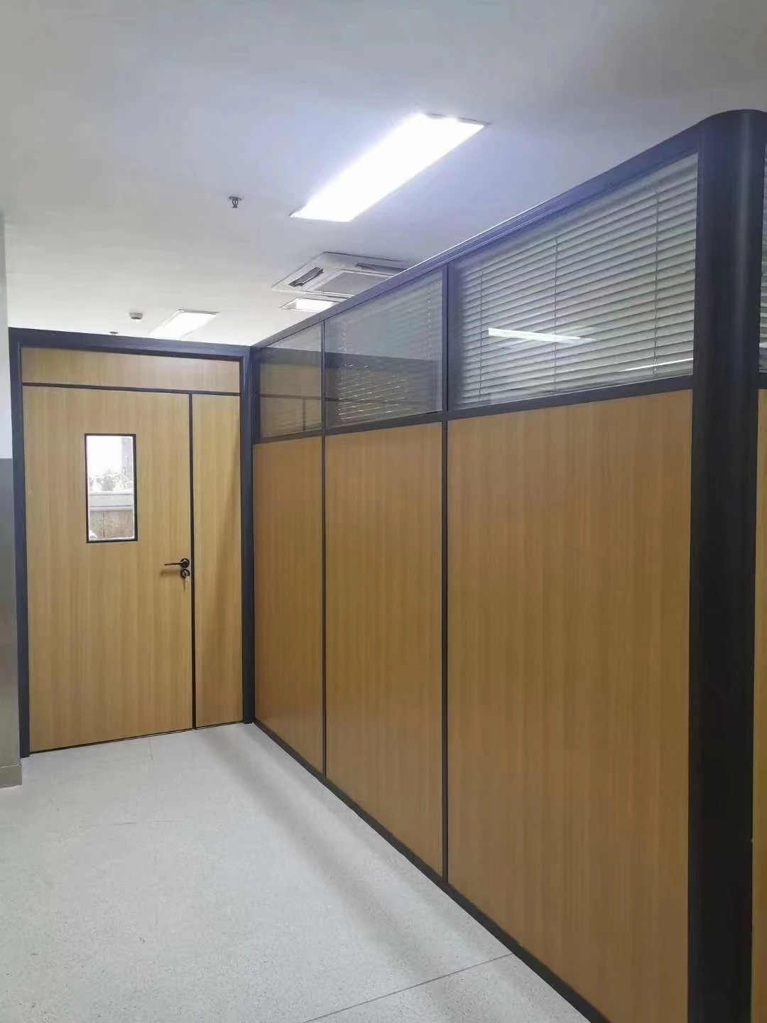 Modern soundproof demountable aluminum tempered single or double glazing clear office panel partitions